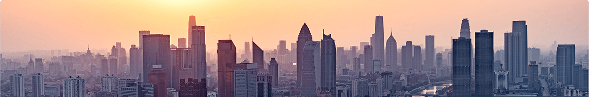 Photo d’un centre-ville au coucher du soleil