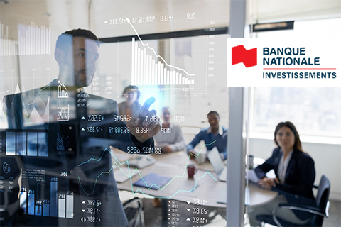 Photo d’un groupe de personne dans un bureau avec le logo de la Banque Nationale Investissements.