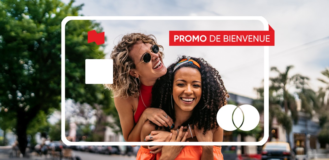 Photo de deux personnes souriantes et qui profitent de la promotion sur la carte Mastercard Platine   