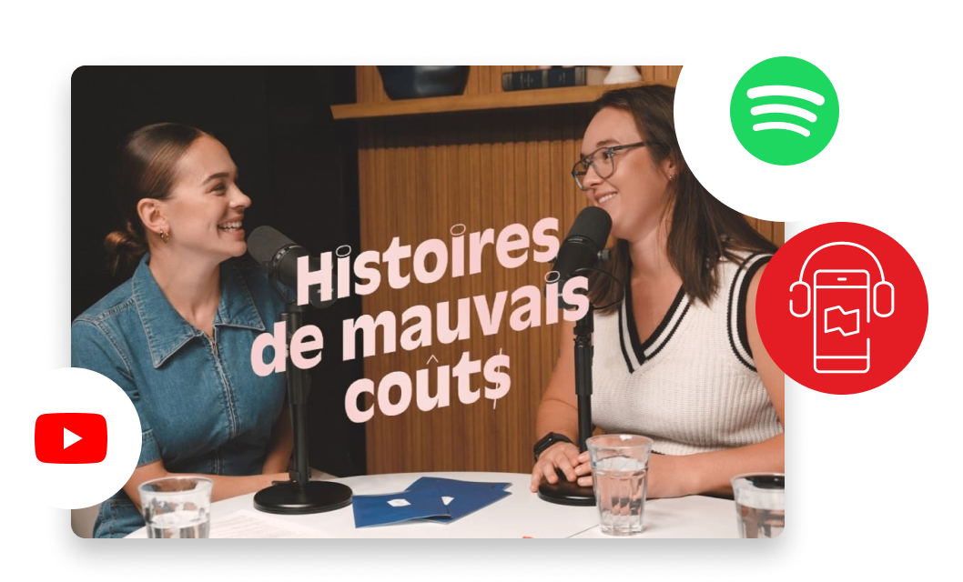 Photo de deux personnes parlant dans un micro dans un studio d’enregistrement 